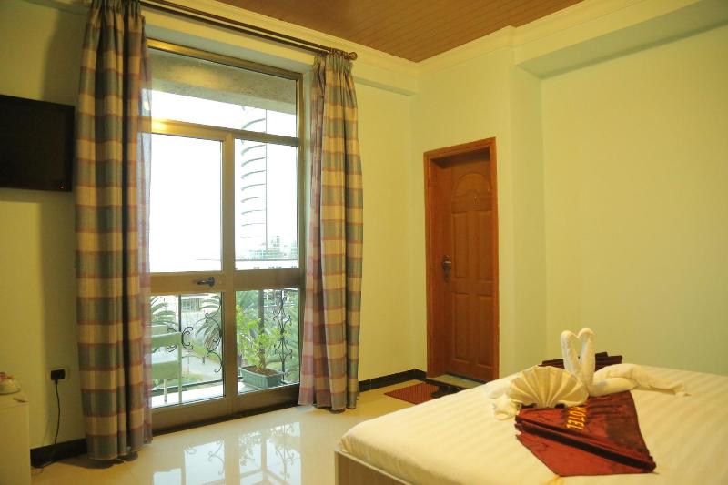 Jacaranda Hotel image