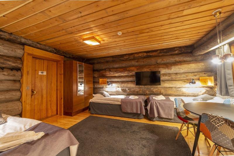APARTMENT TWO BEDS