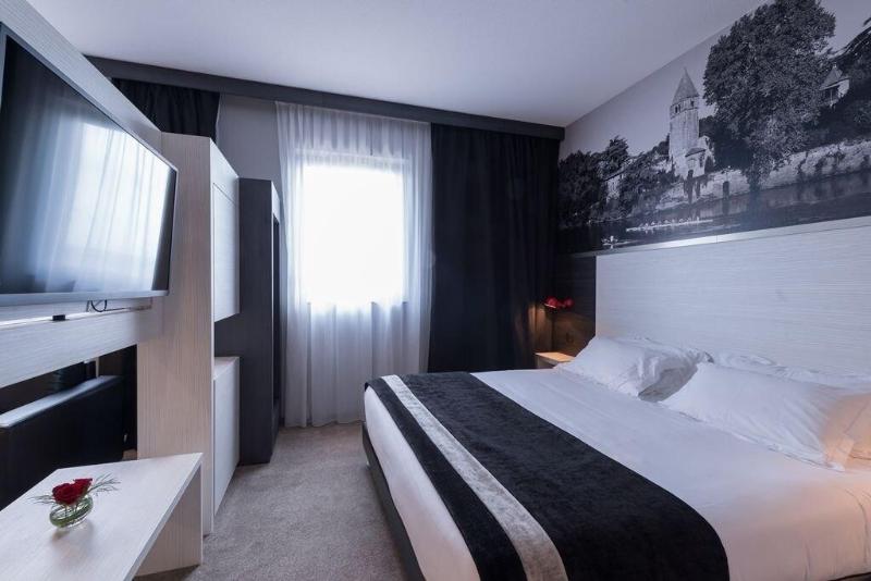Hôtel des Lumières image
