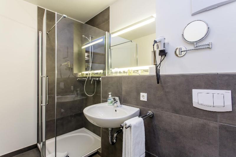 Hotel Holzscheiter image