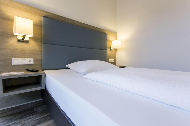 Hotel Holzscheiter image