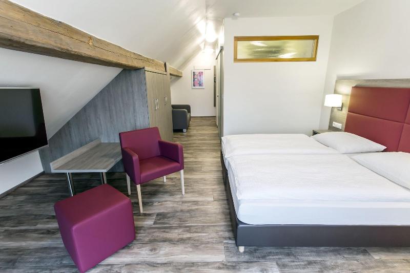 Hotel Holzscheiter image