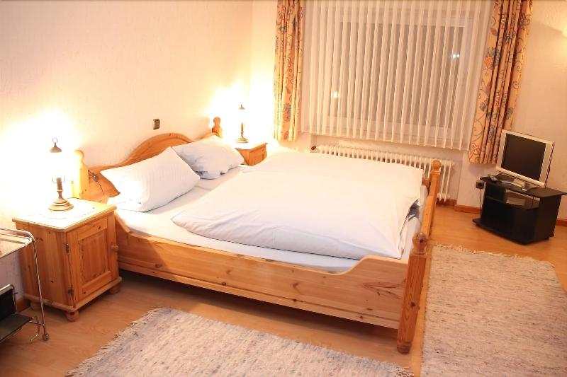 Zum Lindenbaum image