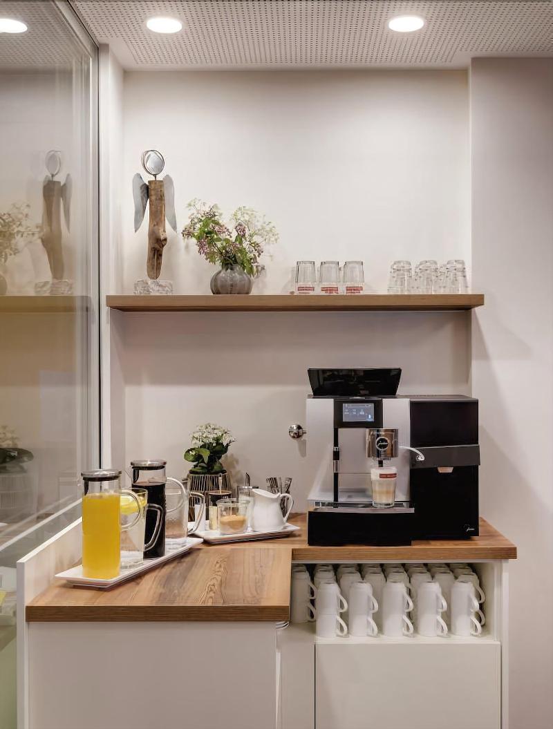 Amper Art Hotel image