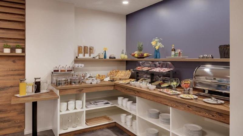 Amper Art Hotel image