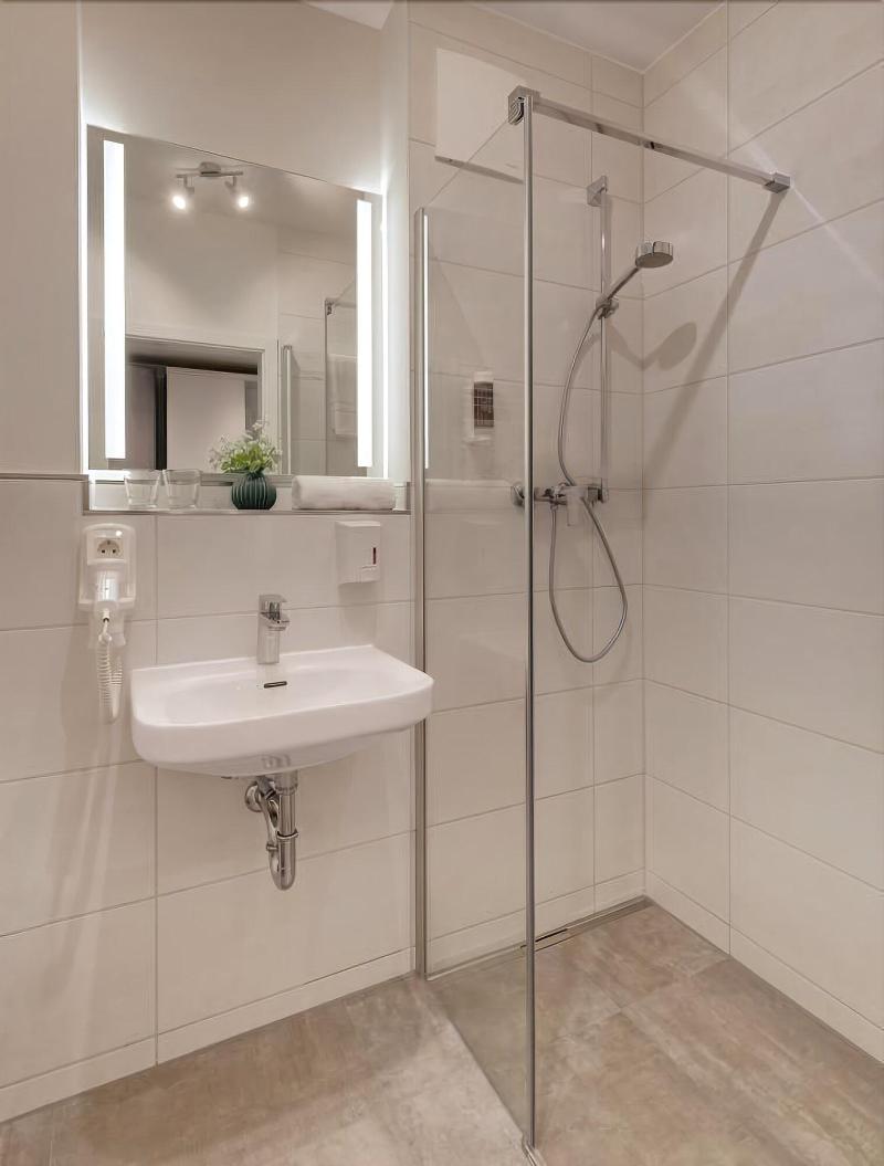 Amper Art Hotel image