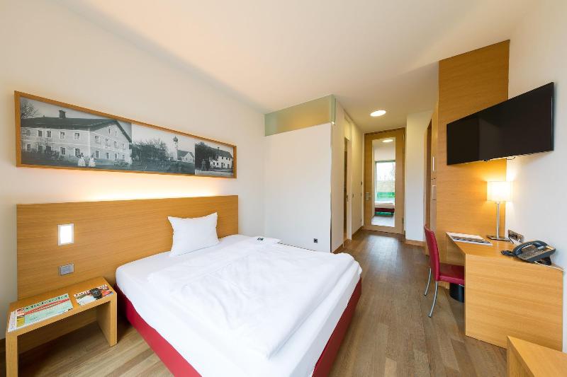 Schlossparkhotel Mariakirchen image
