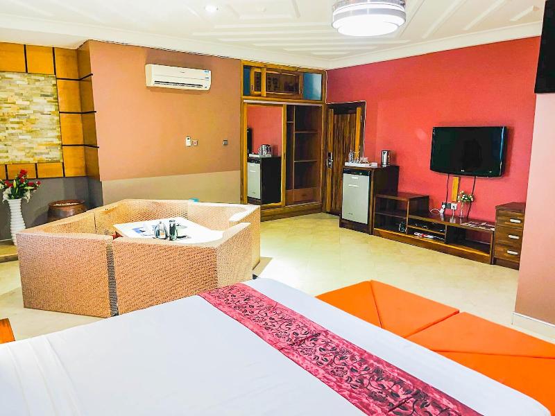 Triple Hill Hotel image