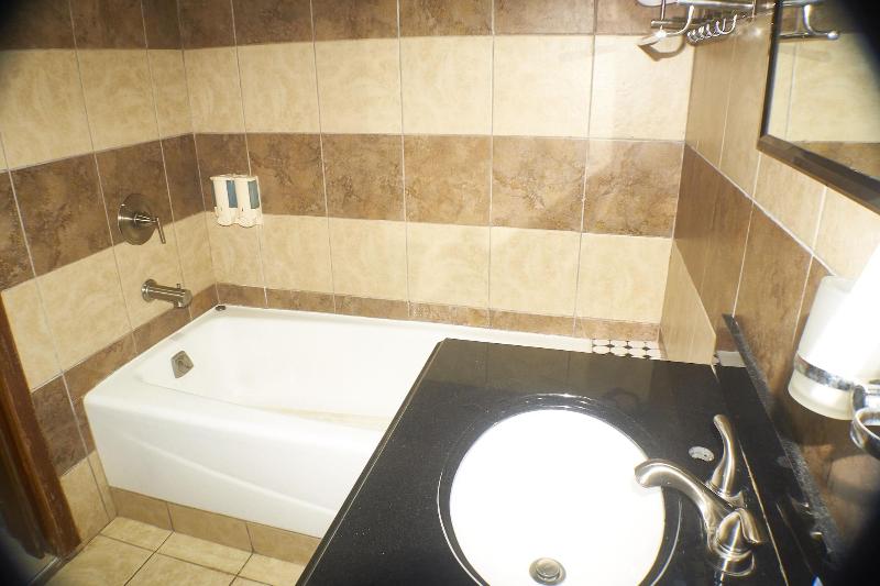 Triple Hill Hotel image