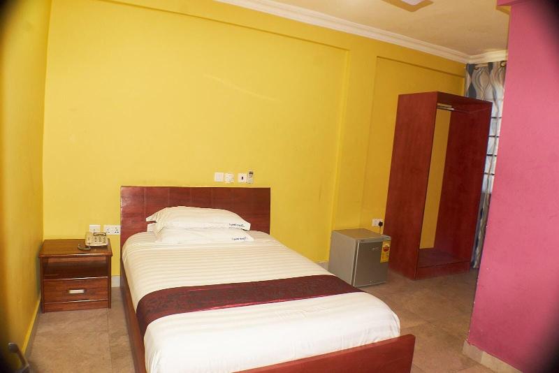 Triple Hill Hotel image