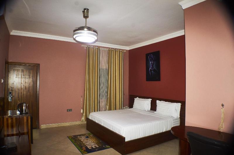 Triple Hill Hotel image