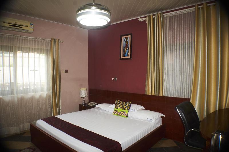 Triple Hill Hotel image