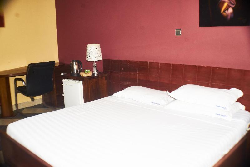 Triple Hill Hotel image