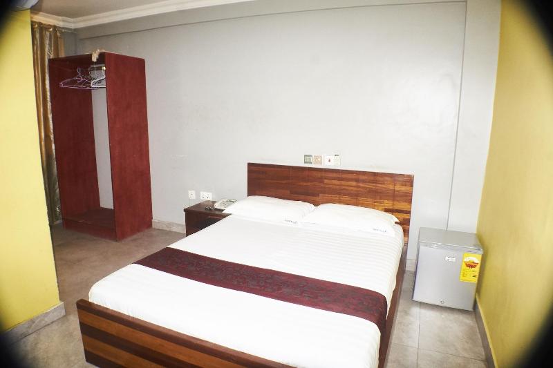 Triple Hill Hotel image