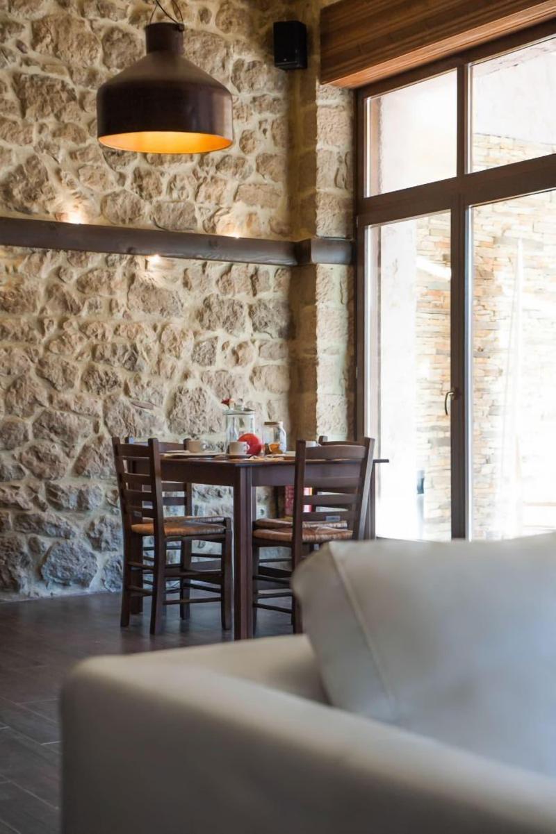 Polys Guest House image 1