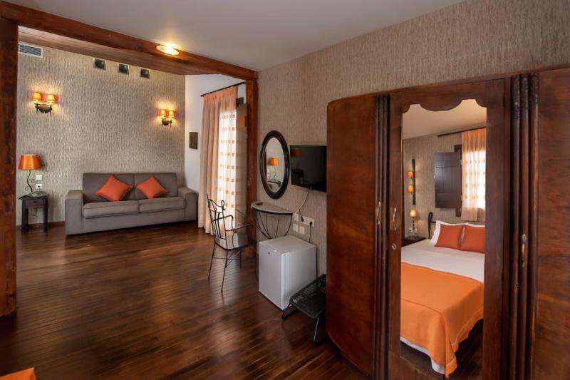 Polys Guest House image