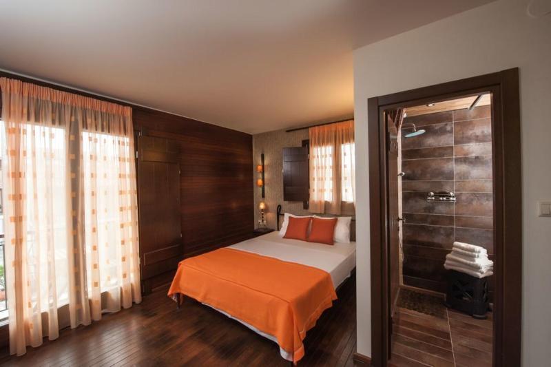 Polys Guest House image
