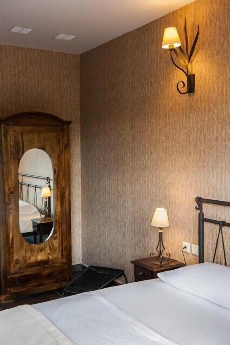 Polys Guest House image