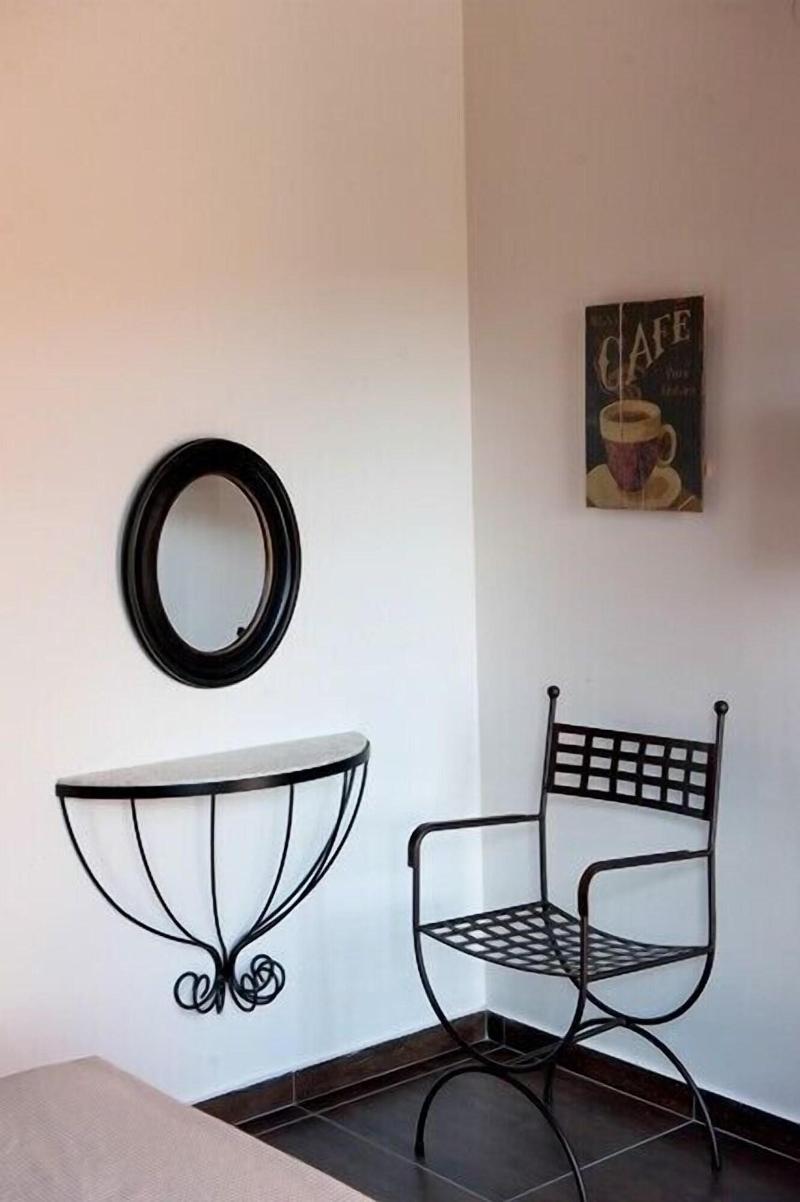 Polys Guest House image 8