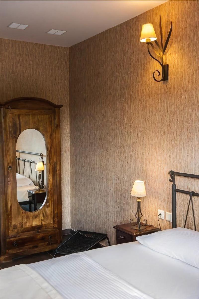 Polys Guest House image