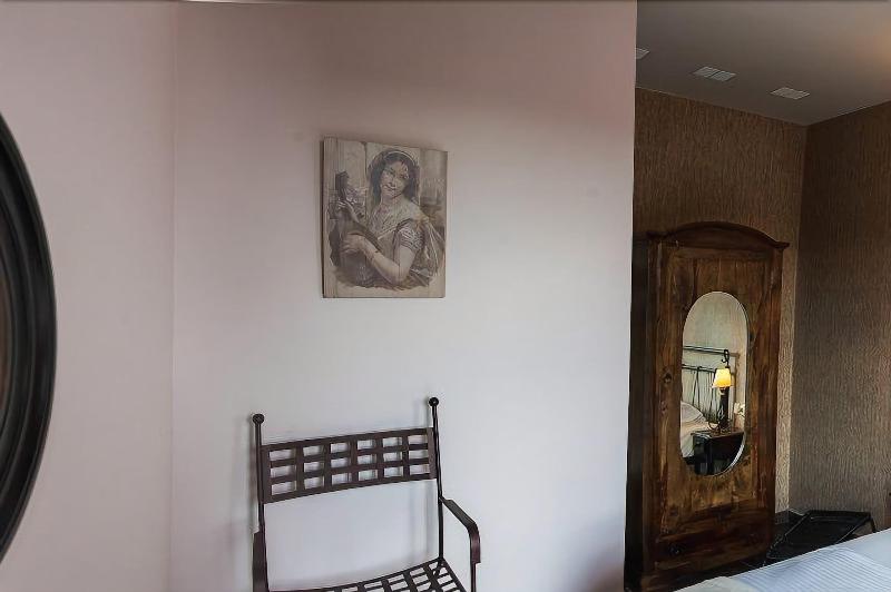 Polys Guest House image 9