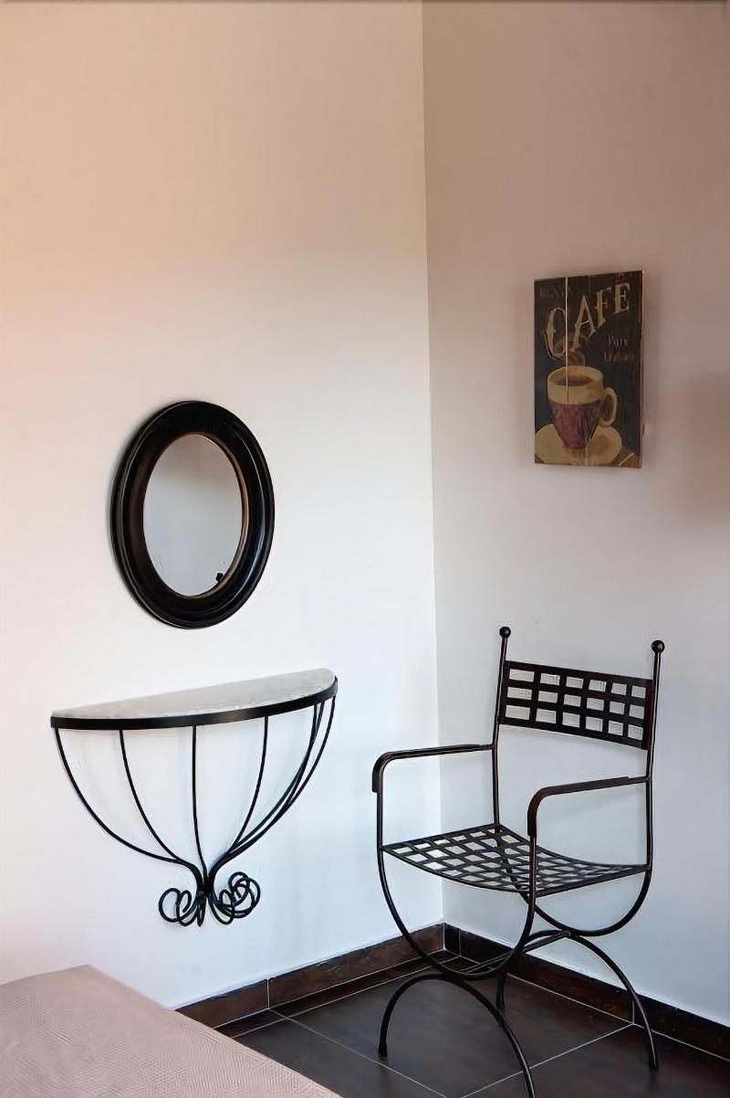 Polys Guest House image 7
