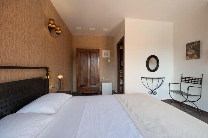 Polys Guest House image