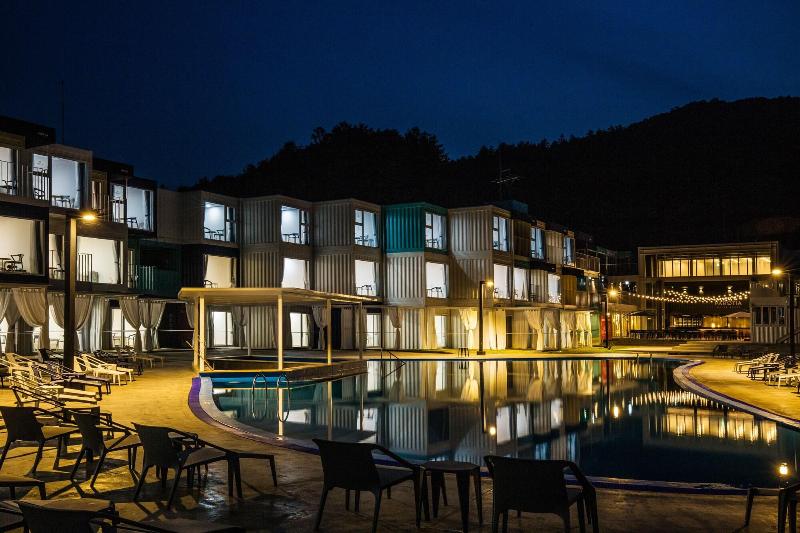Parotia Hotel image