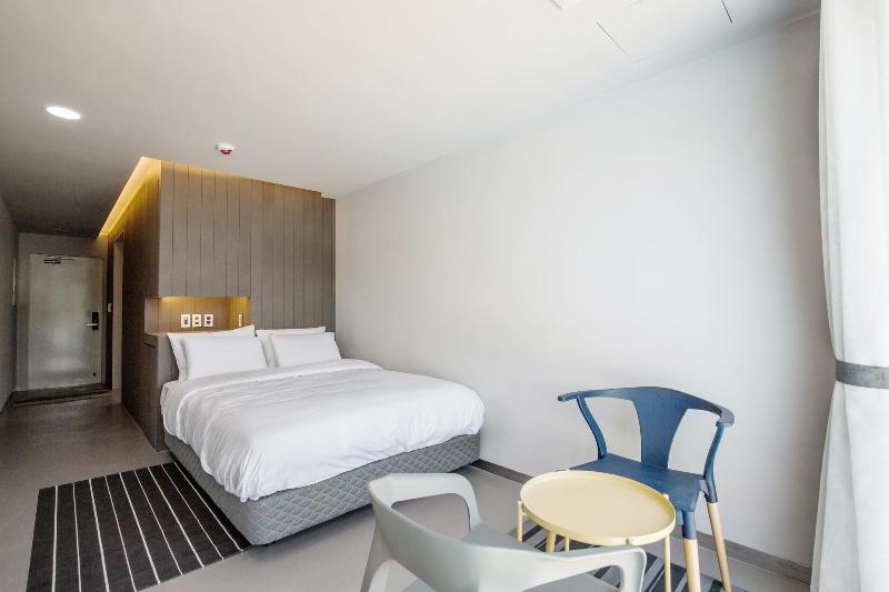 Parotia Hotel image