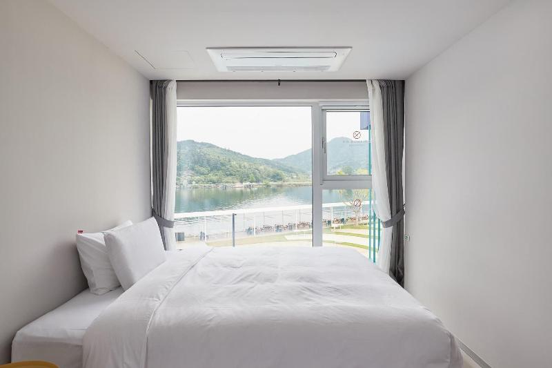 Parotia Hotel image