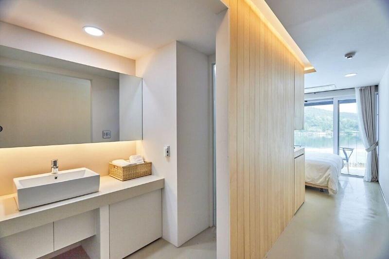 Parotia Hotel image