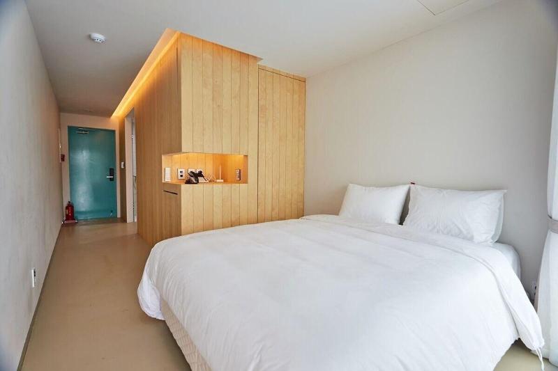 Parotia Hotel image