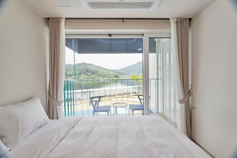 Parotia Hotel image