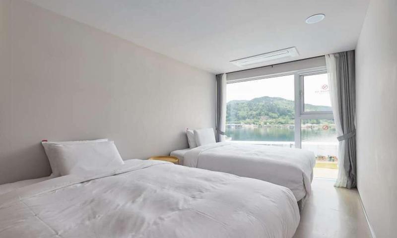 Parotia Hotel image