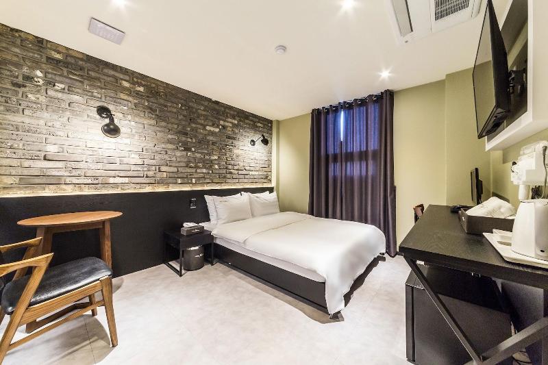 Hotel Plum image