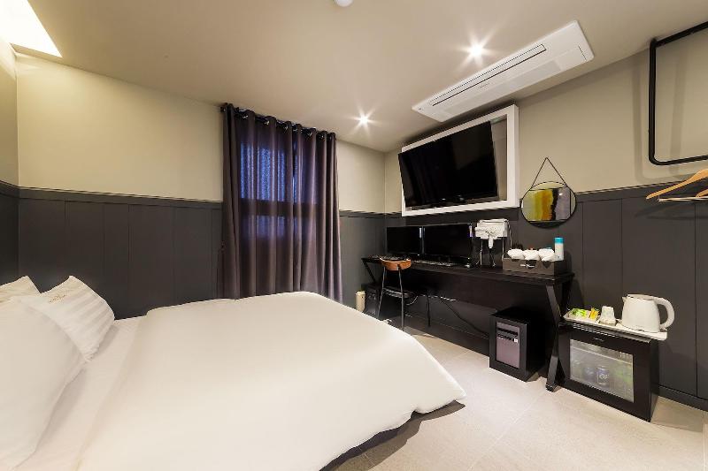 Hotel Plum image