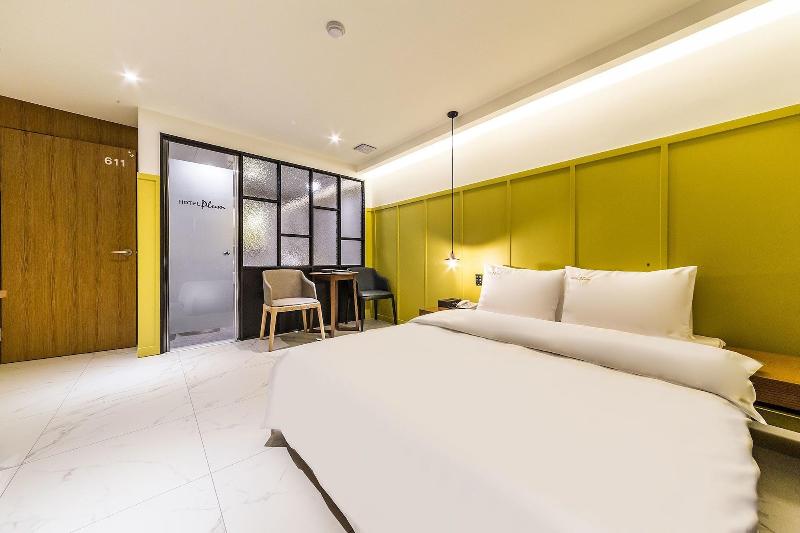 Hotel Plum image