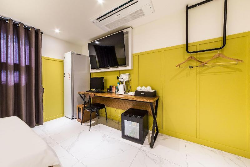 Hotel Plum image