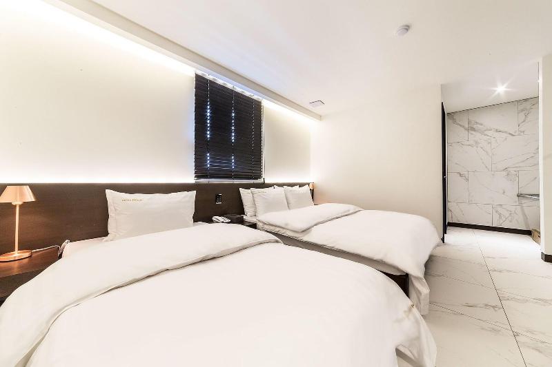 Hotel Plum image