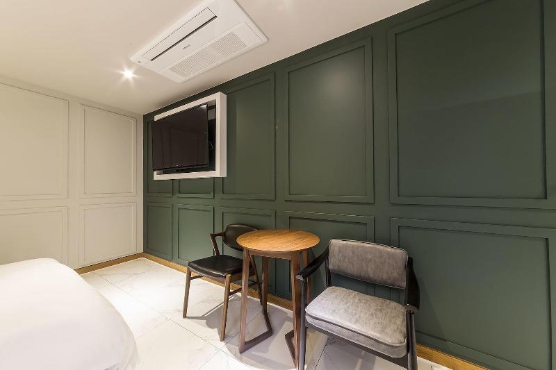Hotel Plum image