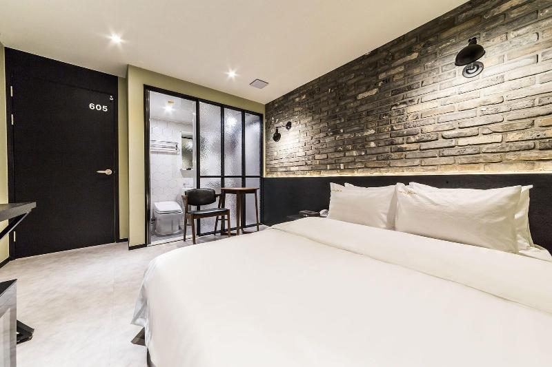 Hotel Plum image