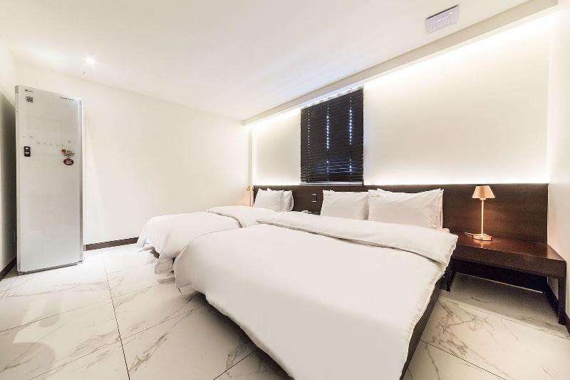 Hotel Plum image