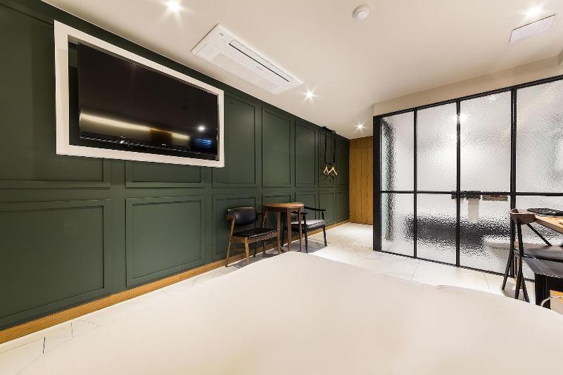 Hotel Plum image