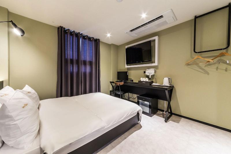 Hotel Plum image