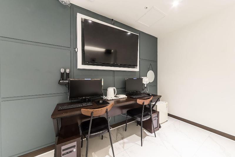 Hotel Plum image