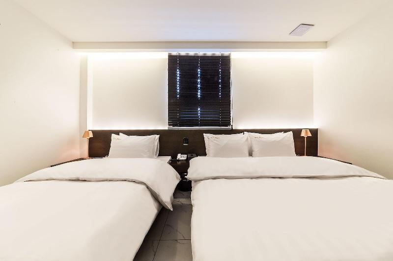 Hotel Plum image