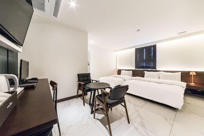 Hotel Plum image