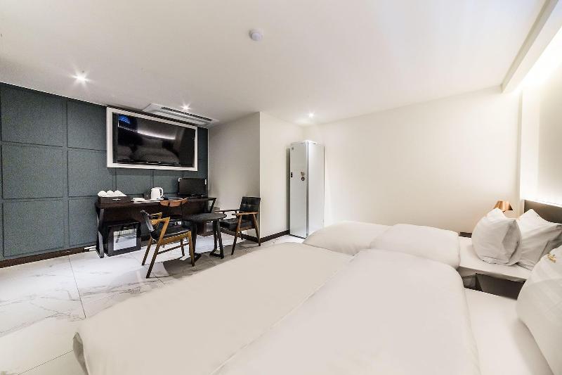 Hotel Plum image