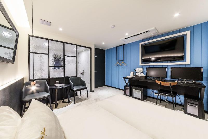 Hotel Plum image