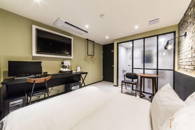 Hotel Plum image